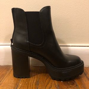 madden girl kamora platform chelsea boot